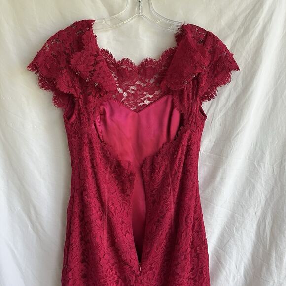 Monique Lhuillier red lace short dress, open back, Size 8, glam, party, Holidays - Picture 7 of 8
